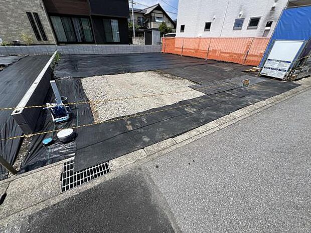 車種により3台駐車可能なので、ご家族で複数台所有する際や来客時に役立ちます。