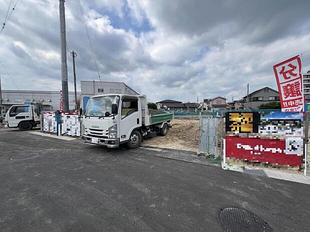 車3台並列で停めれます。