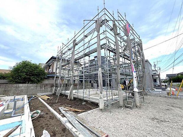 木造2階建て、耐震等級3級です。