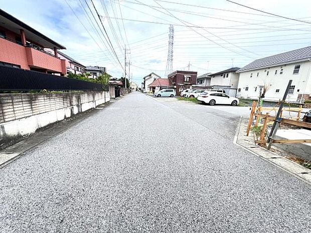 前面道路を含めた現地写真です。ぜひ周辺環境も併せてご覧ください。