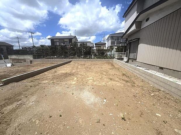 木造2階建てです。