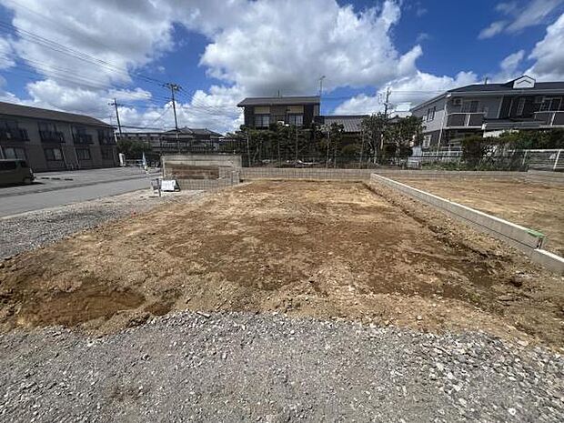 木造2階建てです。