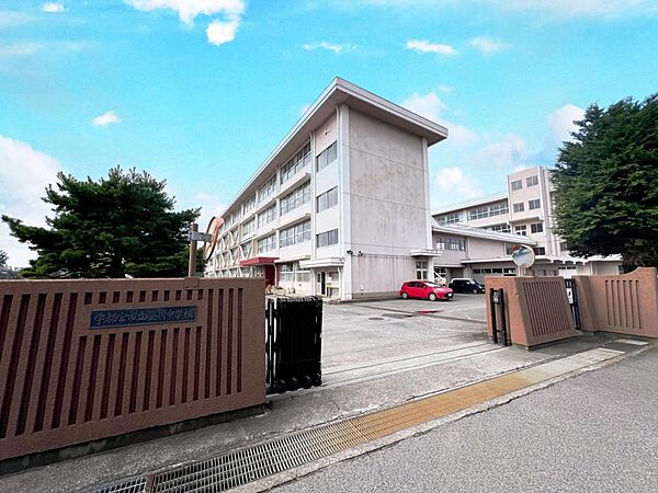 宇都宮市立姿川中学校まで約800m（徒歩10分）