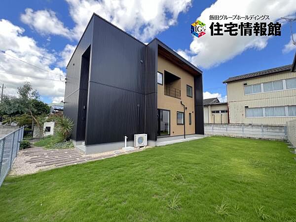 間取はファミリーにもおすすめ4LDK＋書斎の新築戸建です。