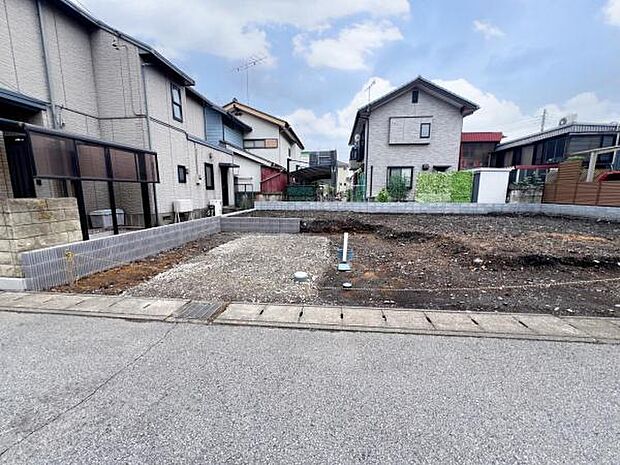 軽自動車含め3台停められます。