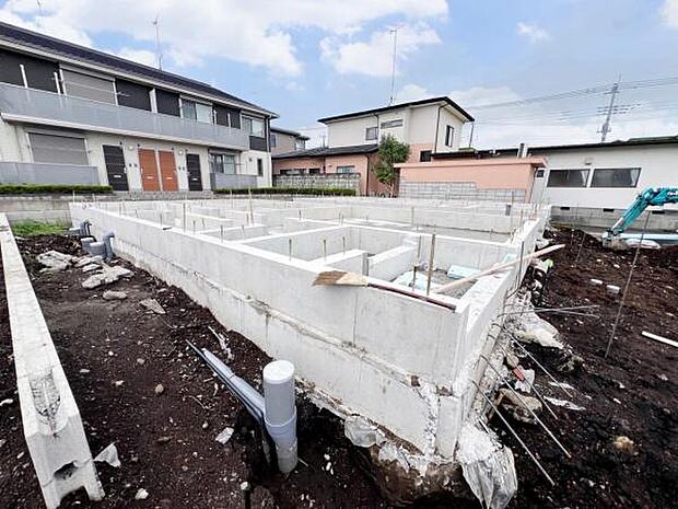 木造2階建て、耐震等級3級です。