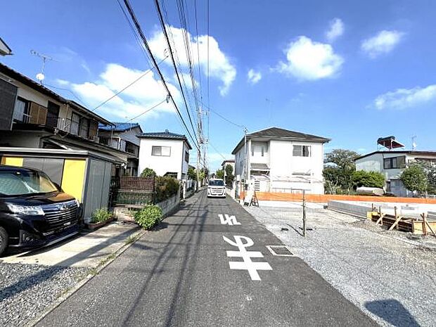 前面道路を含めた現地写真です。ぜひ周辺環境も併せてご覧ください。