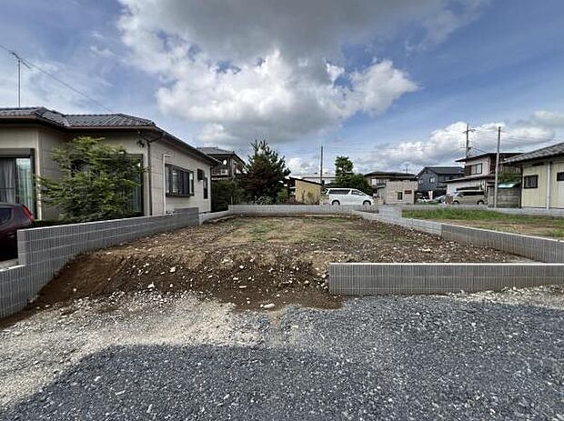 木造2階建て、耐震等級3級です。