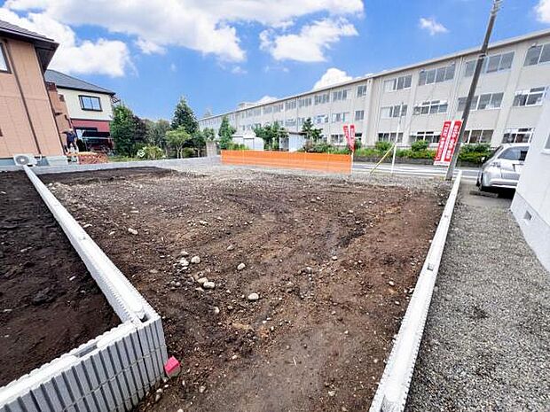北西から撮影した画像です。道路挟んで南に宮の原小学校がございます。