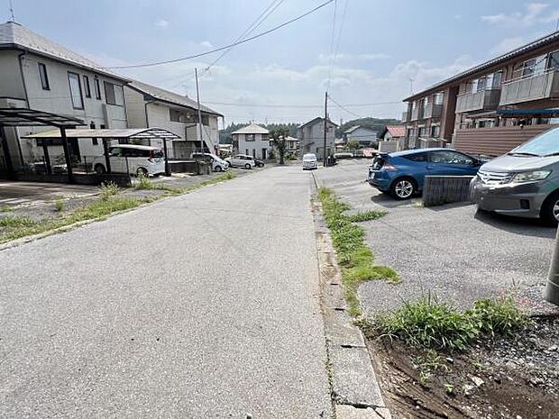 前面道路を含めた現地写真です。ぜひ周辺環境も併せてご覧ください。