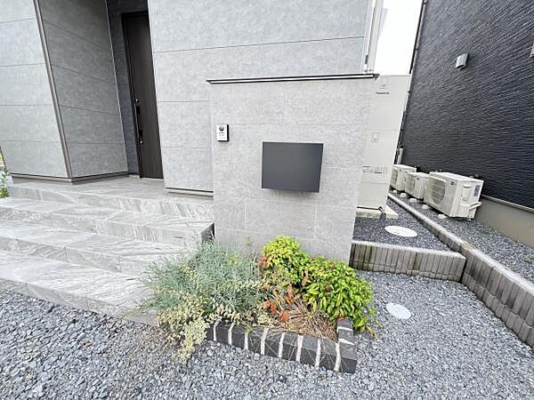 訪問者を確認できるTVモニター付きインターフォンです。