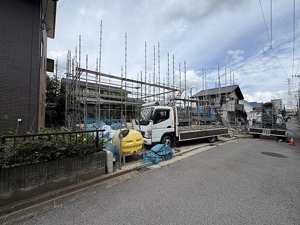 前面道路を含めた現地写真です。