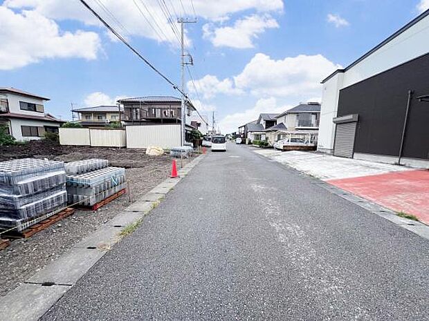 前面道路を含めた現地写真です。ぜひ周辺環境も併せてご覧ください。