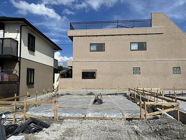 木造2階建て、耐震等級3級です。