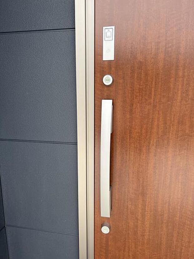 玄関ダブルロック使用です。