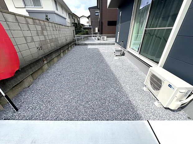 お庭スペースは、ガーデニングやお子様との外遊びなど多彩な用途でお楽しみいただけます。