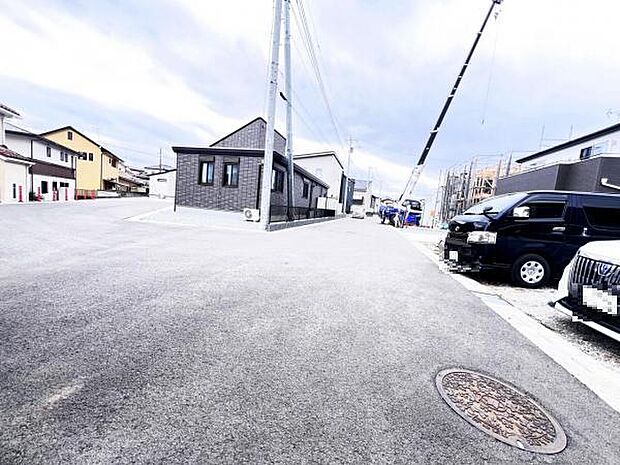 前面道路を含めた現地写真です。