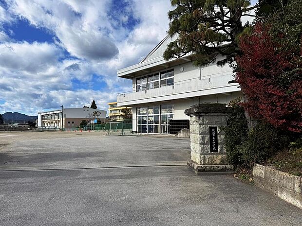 鹿沼市立北中学校まで約3858m（徒歩49分）