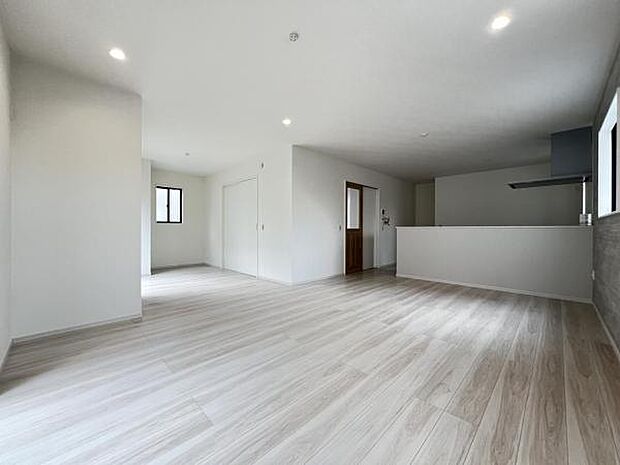 ご家族の温かい時間を演出するダイニングスペースです。