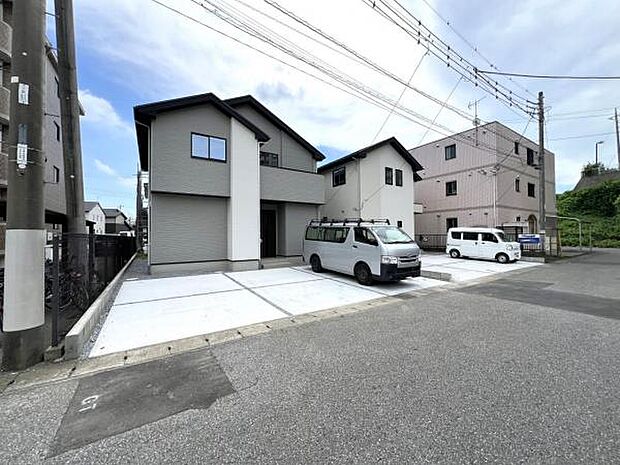 前面道路を含めた現地写真です。ぜひ周辺環境も併せてご覧ください。