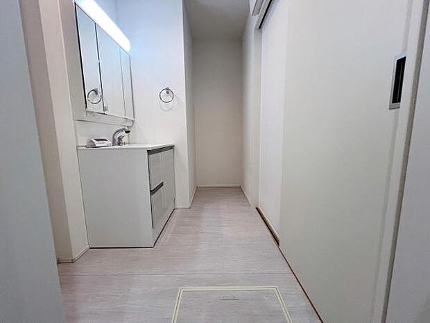 脱衣所は小さなお子様がいるご家庭にも重宝されます。