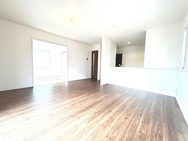 リビングダイニングになります。ご家族そろっての素敵な空間になりそうですね。