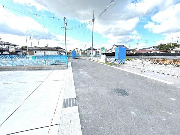 前面道路を含めた現地写真です。ぜひ周辺環境も併せてご覧ください。