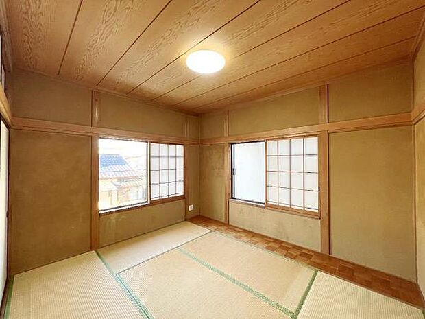 2階にも和室がございます。畳のお部屋は寛げる空間ですね。