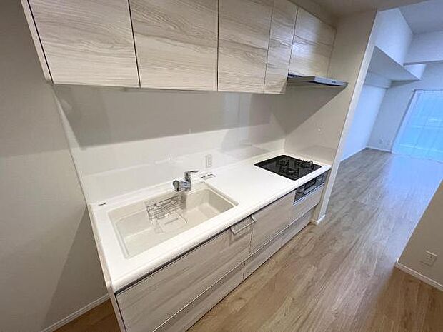 スペースが有効的に使える壁付けタイプのキッチンを採用。