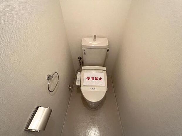 快適な温水洗浄便座付きのトイレです。