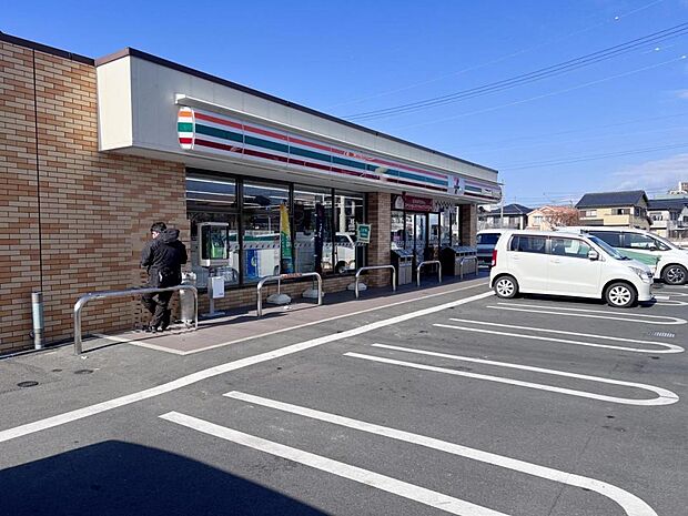 セブン-イレブン 豊橋仁連木町店まで約240m（徒歩3分）