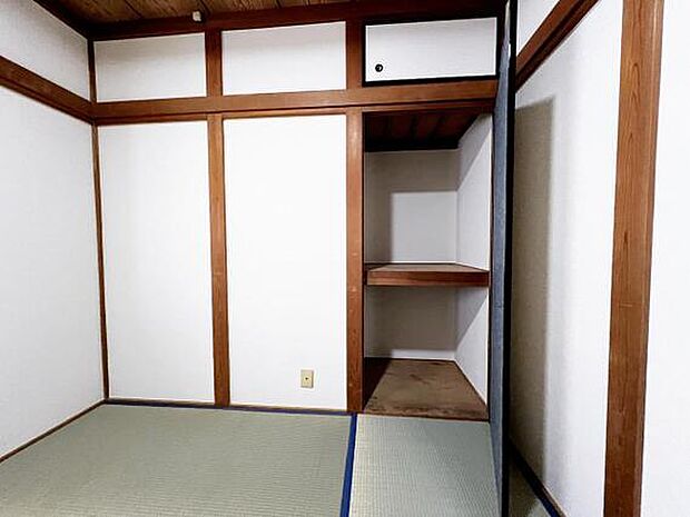 和室にも、収納スペースがございます。