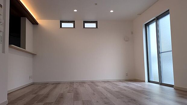 間接照明付きで明るい空間