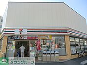 セブンイレブン 徒歩6分。コンビニ 470m