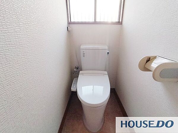 手すりの付いたトイレです。