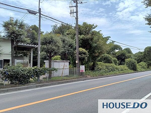 前面道路との接道部分がわかる1枚です。