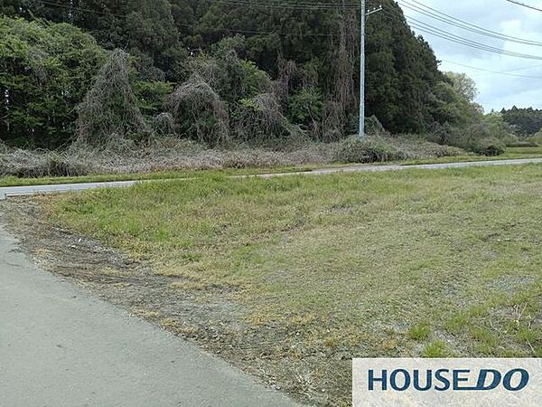 前面道路に接する敷地の角地部分です。