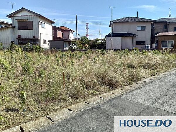 角地に位置する敷地の様子です。