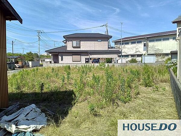 敷地内から見た周辺の住宅街の様子です。