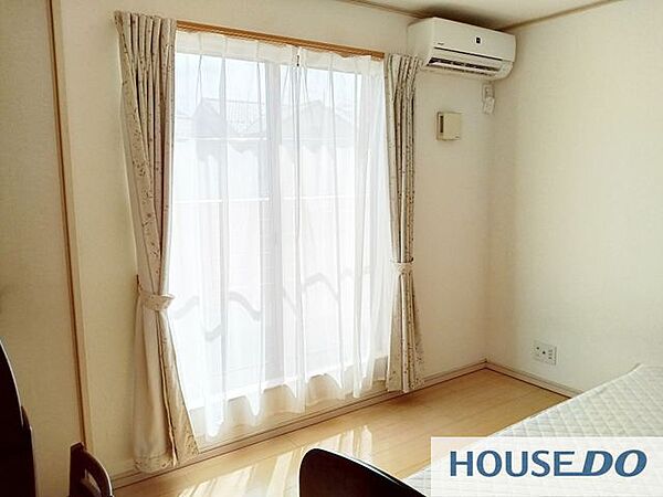 日差しの差し込む明るい部屋は光熱費も節約できます。