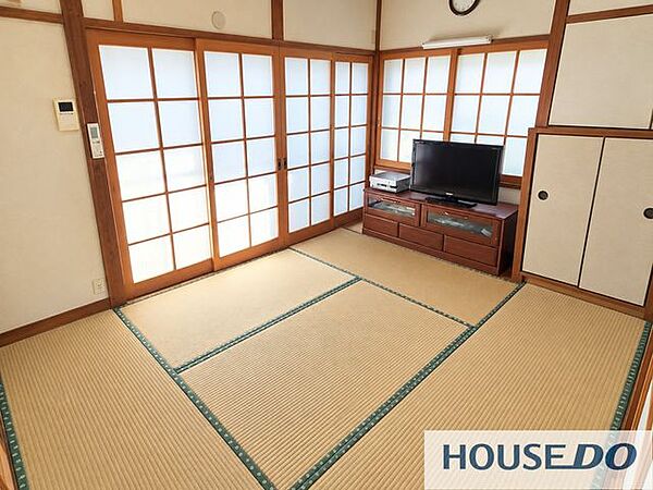 日差しの差し込む明るい部屋は光熱費も節約できます。