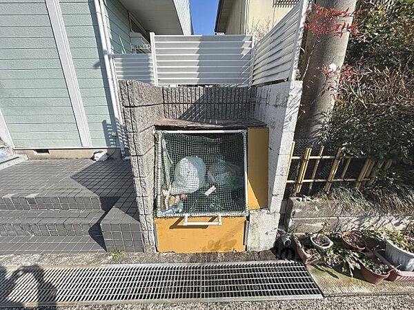 画像9:ゴミ置き場