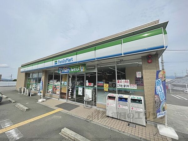 画像24:ファミリーマート　 葛城竹内店まで450メートル