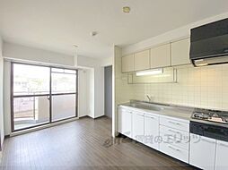 タワー・ア・ラ・モード 206 2階2DKのリビング/ダイニング