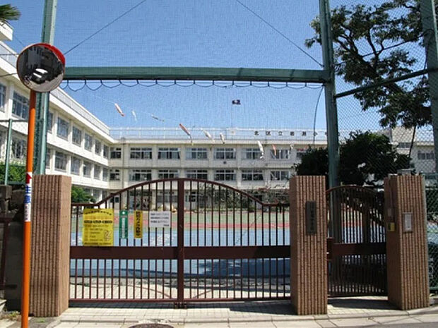 北区立岩淵小学校：240ｍ（徒歩3分）