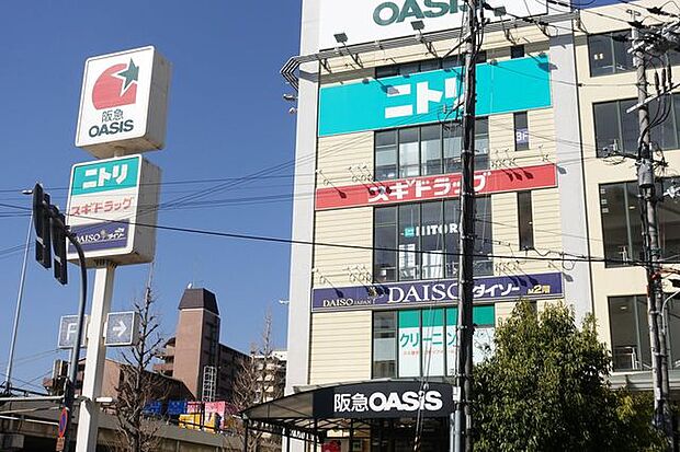 阪急オアシス千里山竹園店 560m