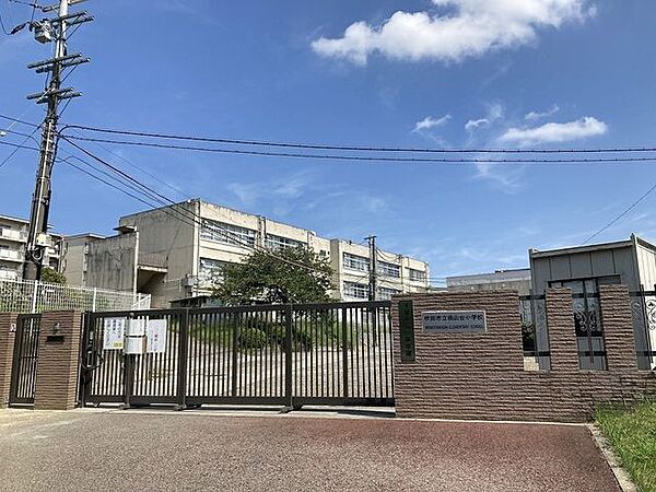 吹田市立桃山台小学校 440m