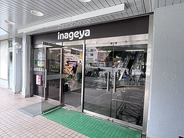 いなげや新宿小滝橋店 徒歩1分 60m