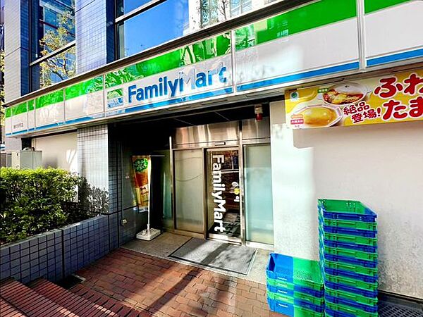 ファミリーマート麹町駅前店 110m