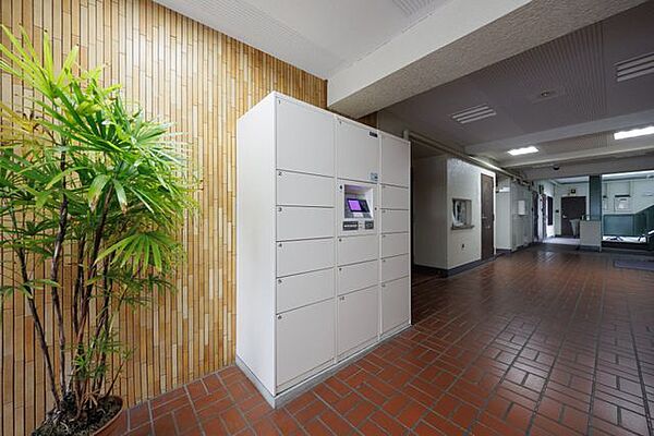 不在時にも荷物を受け取れる宅配ボックス付